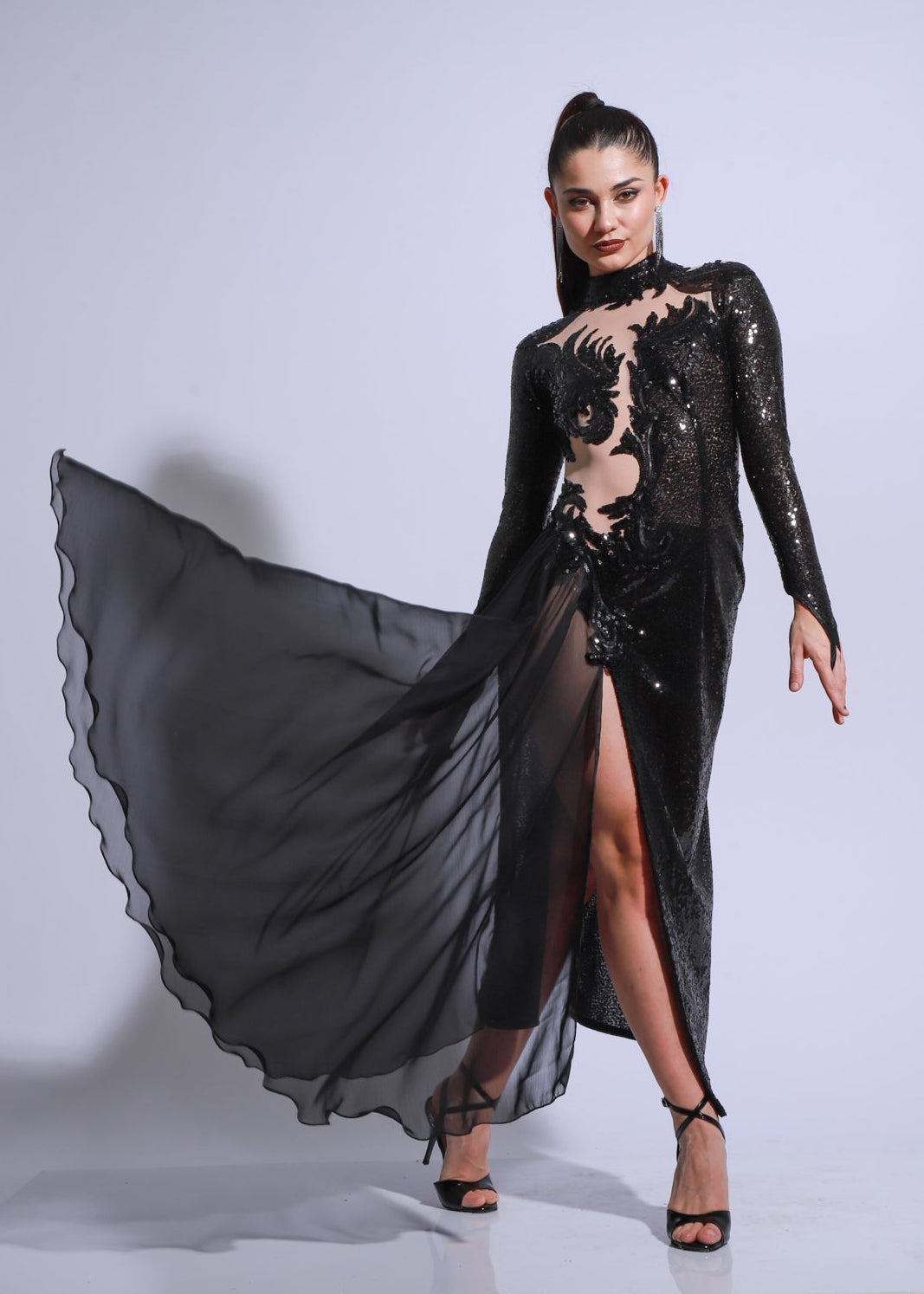 Tango dress made over a black tulle bodysuit with paillettes and handcrafted embroidery.
Its design features elegant sheer details, a front slit, and a flowing chiffon skirt that enhances movement and stage presence.
Each dress is a unique piece, specially conceived and created for you.